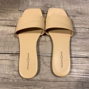 Like New Treasure & Bond Sandals
